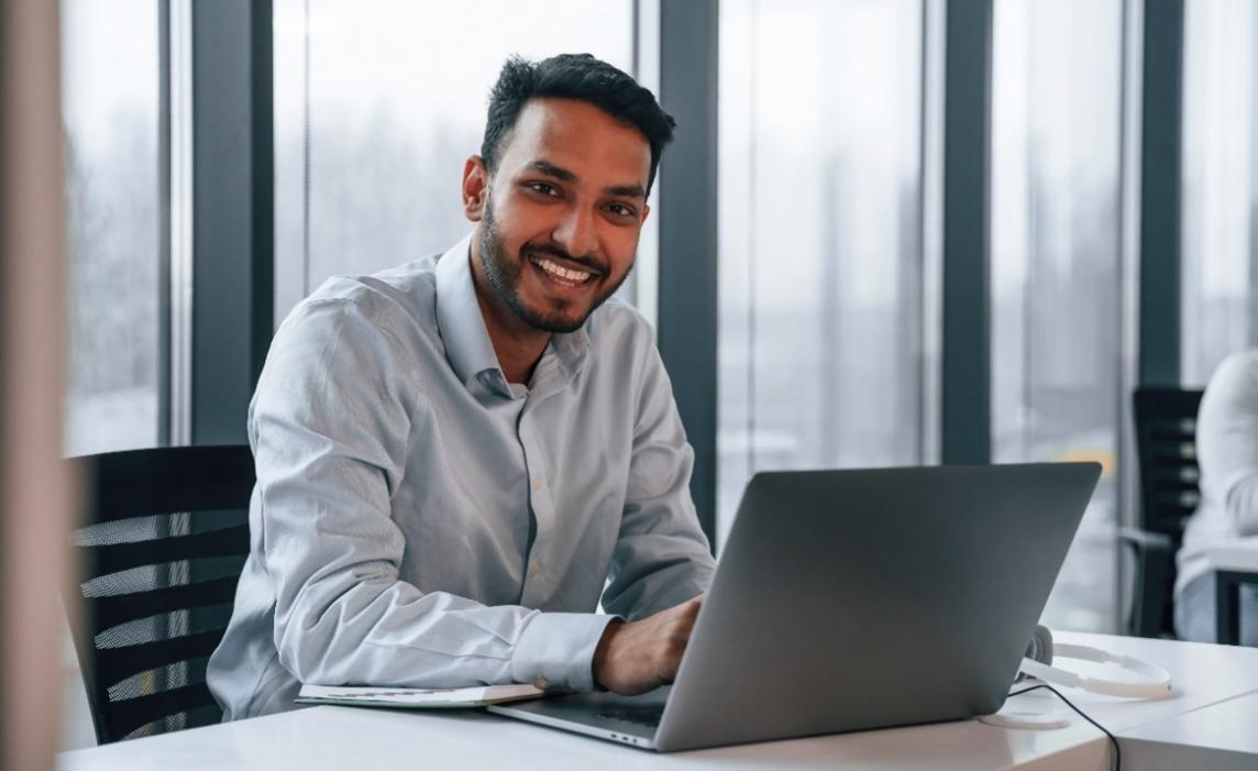 Participants engagés dans une session de formation sur les stratégies budgétaires