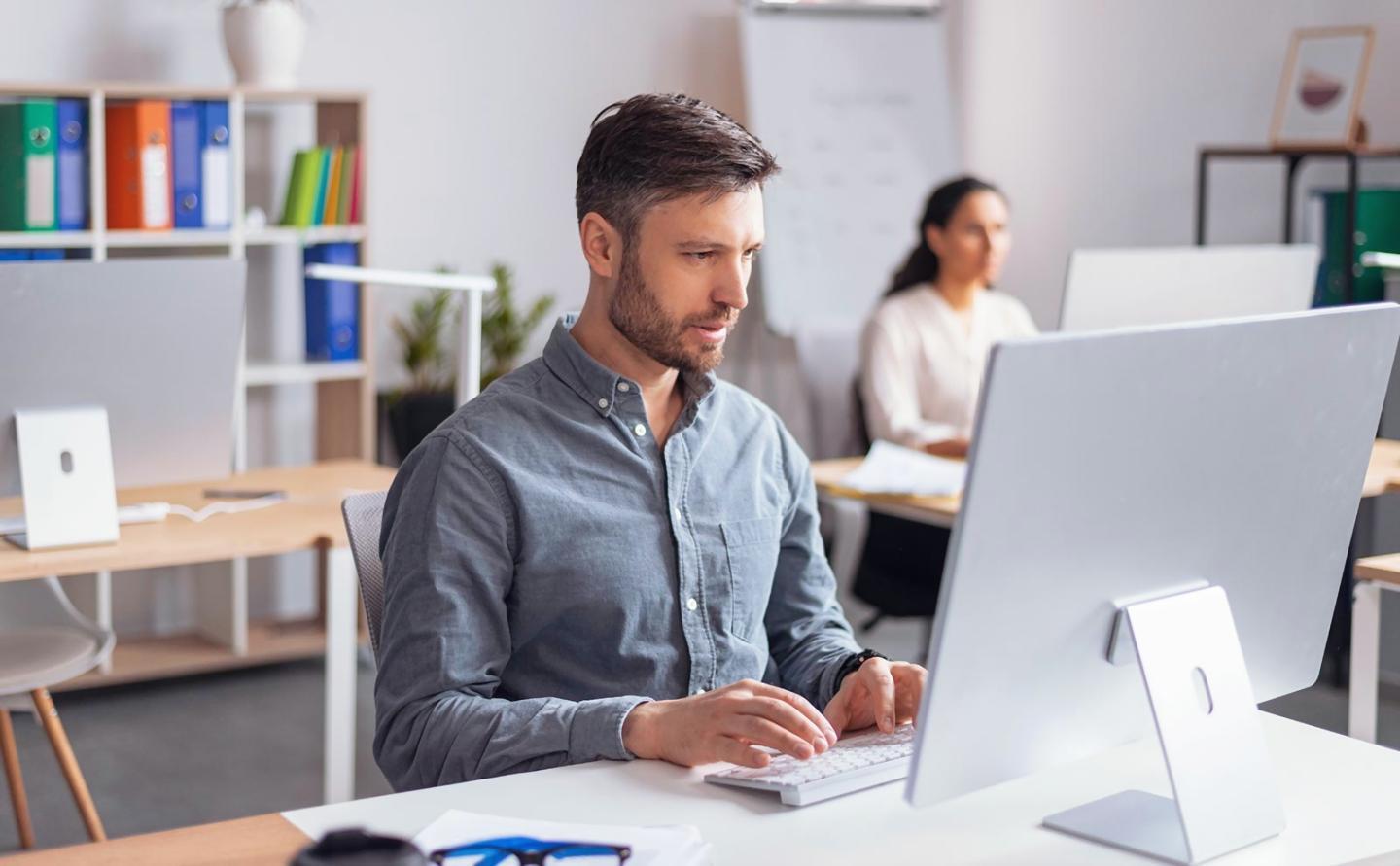 Tableau de bord financier montrant différents aspects de la gestion budgétaire